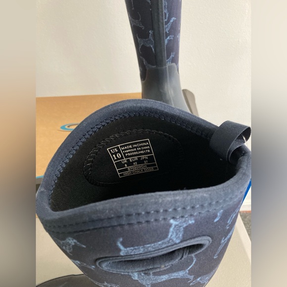 Perfect Storm Women’s High Chalk Dog Boots Size 10 NWT - Picture 3 of 4